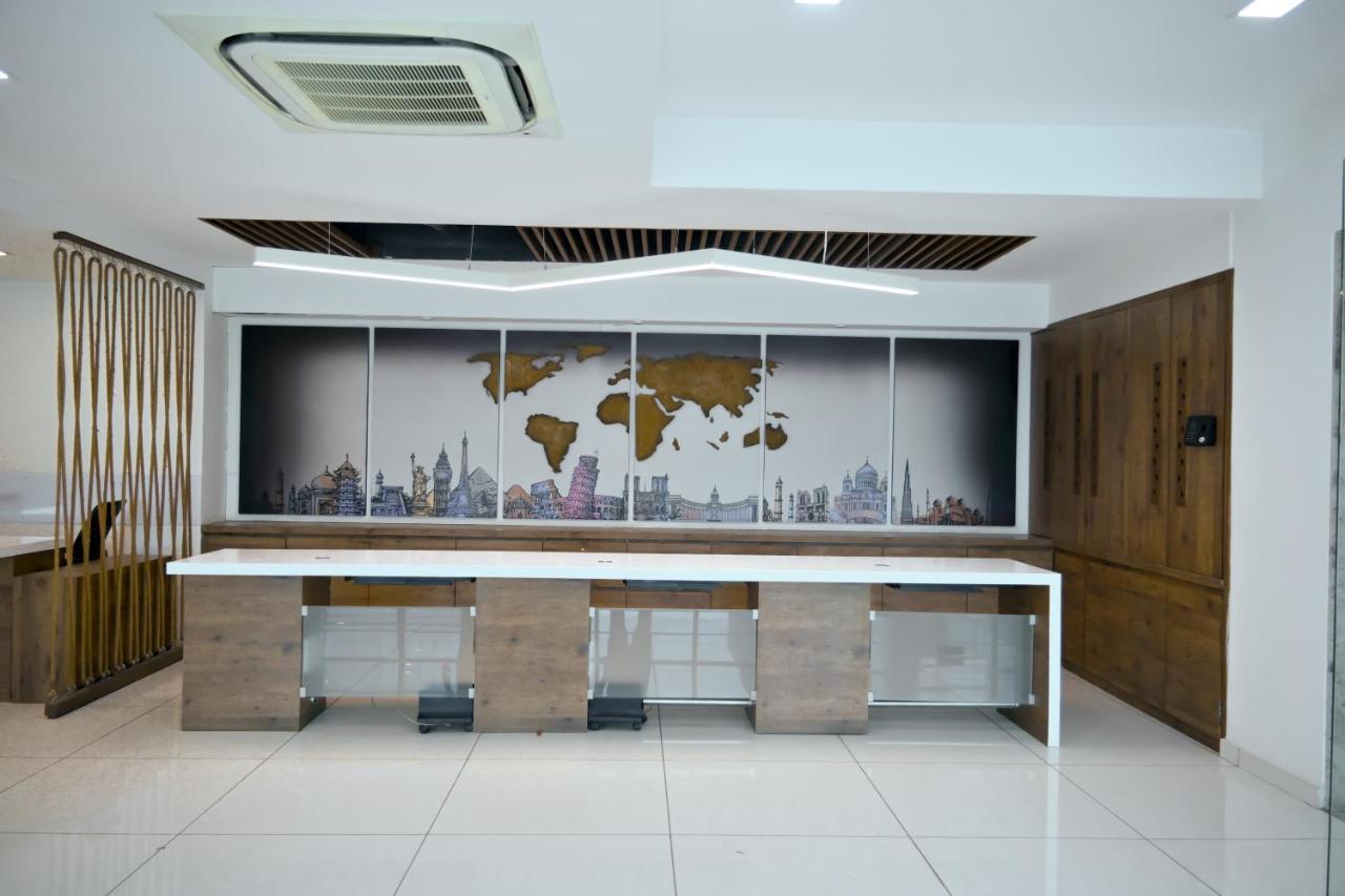 Hotel Royal Ican Sindhubhavan Road Ahmedabad Extérieur photo