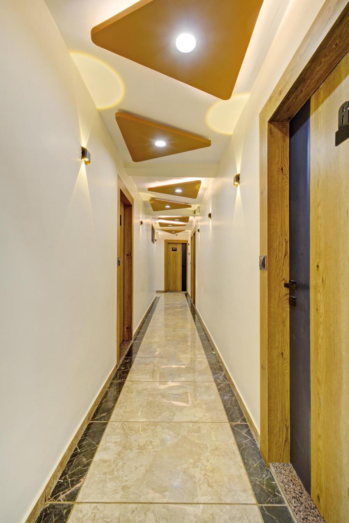 Hotel Royal Ican Sindhubhavan Road Ahmedabad Extérieur photo