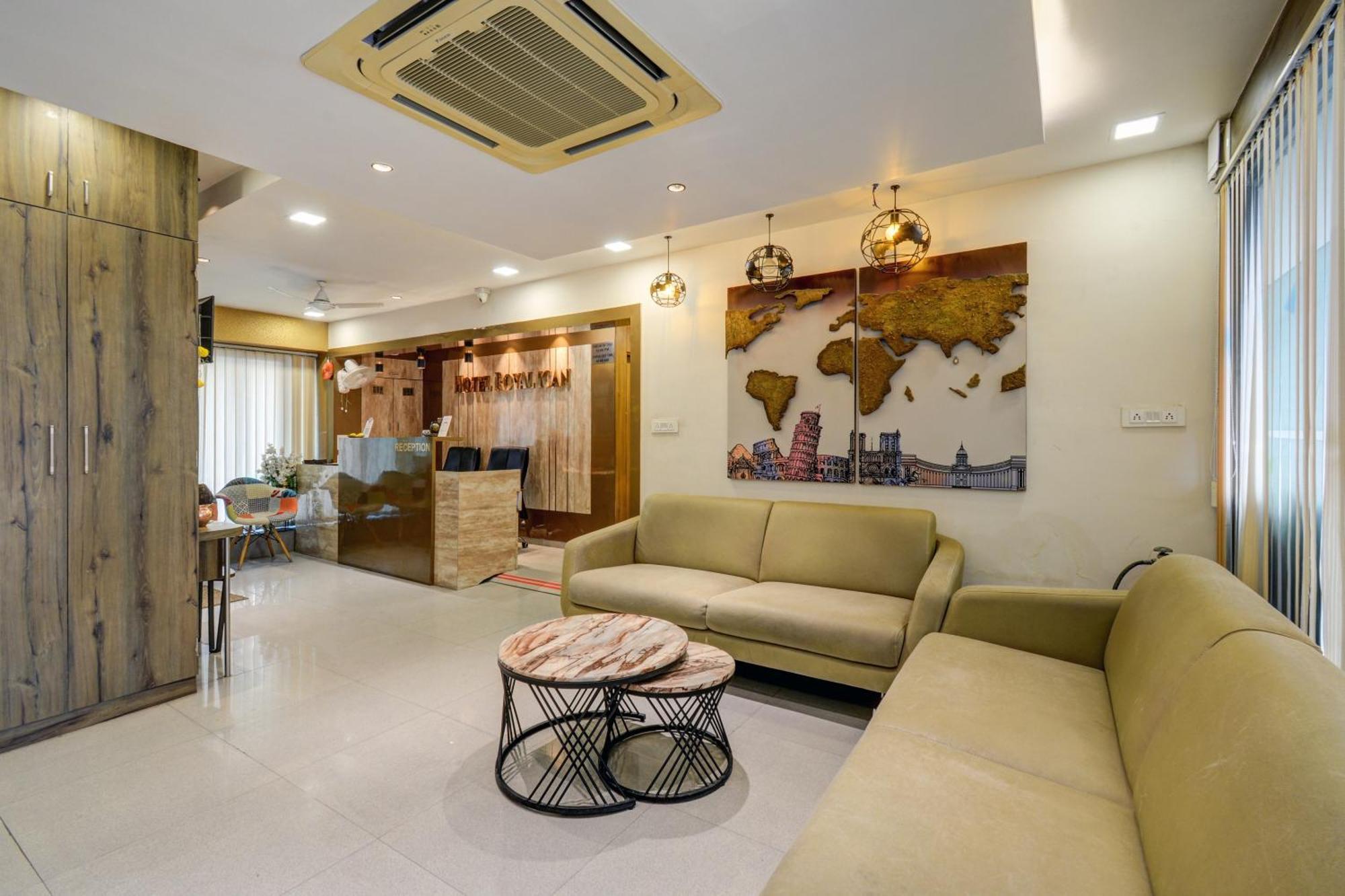 Hotel Royal Ican Sindhubhavan Road Ahmedabad Extérieur photo